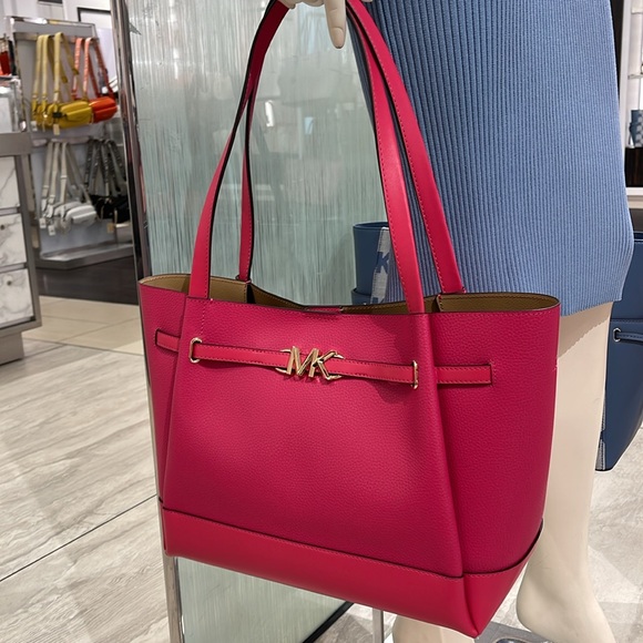 MICHAEL KORS
Reed Large Leather Belted Satchel Shoulder Handbag
Electric Pink - Picture 13 of 16